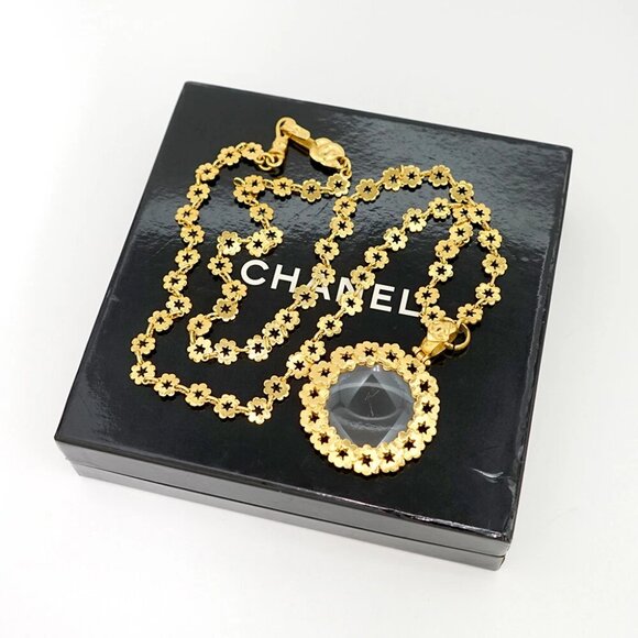 CHANEL CC Logo Flower Loupe Necklace 33" Gold Tone 96P Auth - Picture 3 of 7
